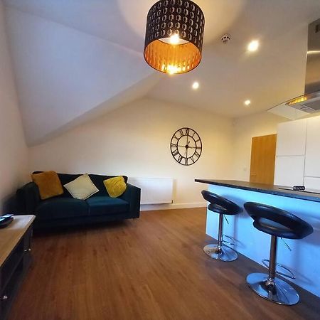 Roomy Penthouse 2 Double Bed Apartment - Spacious - Central Beeston - Free Secure Parking - 诺丁汉 外观 照片