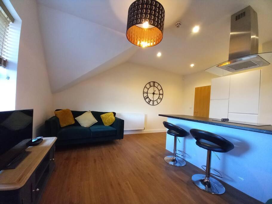 Roomy Penthouse 2 Double Bed Apartment - Spacious - Central Beeston - Free Secure Parking - 诺丁汉 外观 照片