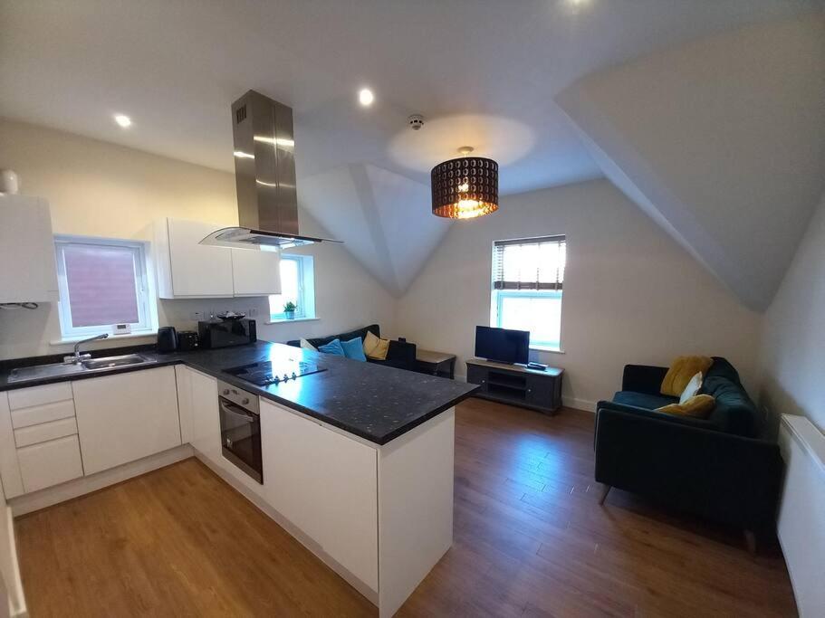 Roomy Penthouse 2 Double Bed Apartment - Spacious - Central Beeston - Free Secure Parking - 诺丁汉 外观 照片